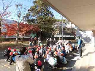 ３年生遠足出発